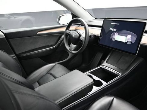 Used 2025 Tesla Model Y Long Range RWD image 18