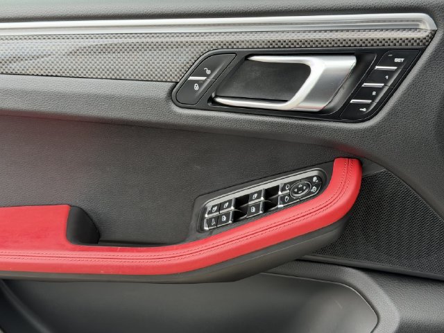 Used 2017 Porsche Macan GTS AWD/4WD image 23