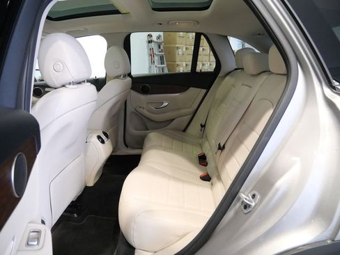 Used 2022 Mercedes-Benz GLC 300 GLC 300 image 25