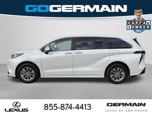 Used 2023 Toyota Sienna XLE FWD image 3