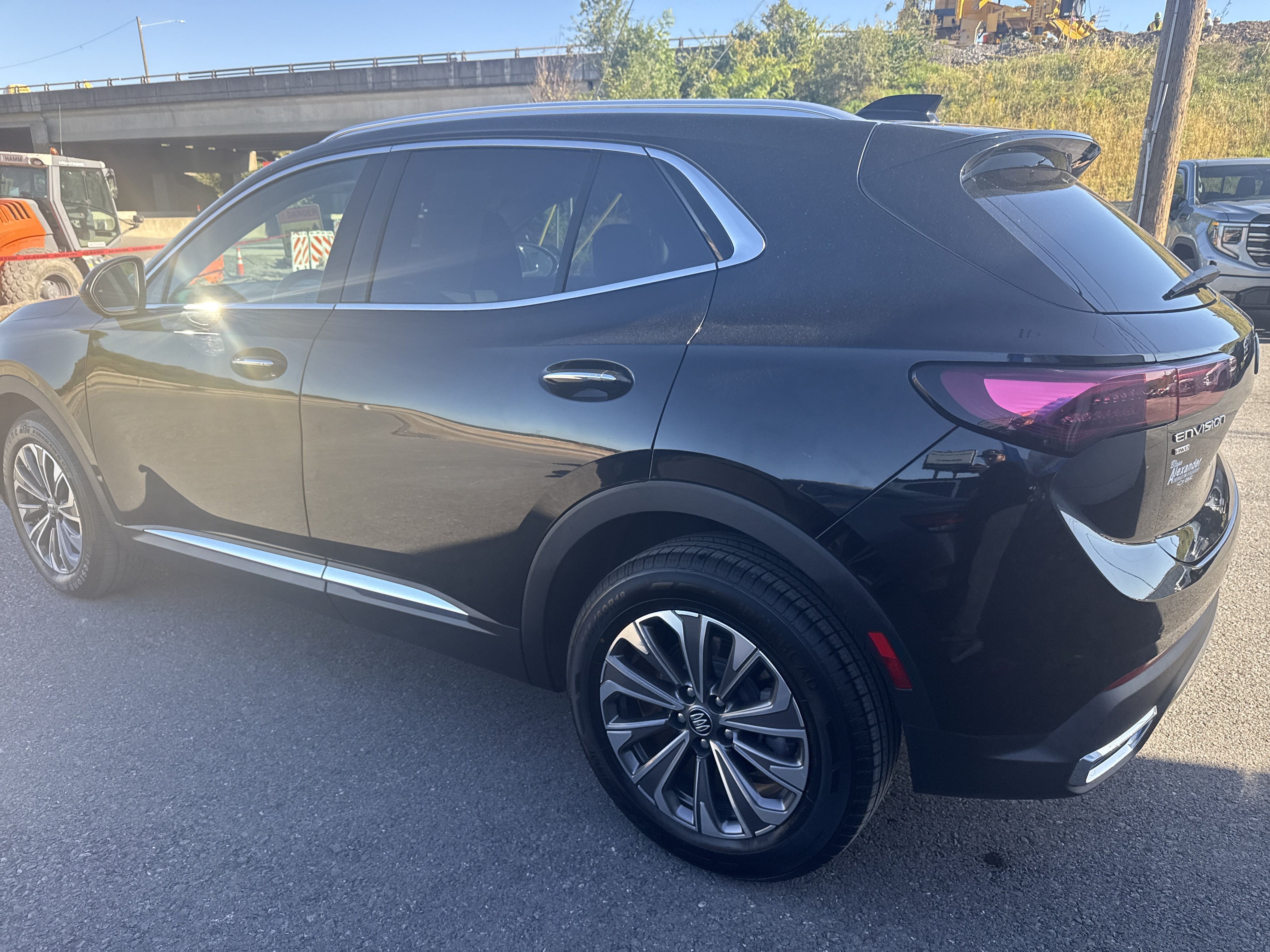 Used 2024 Buick Envision Preferred AWD/4WD image 6