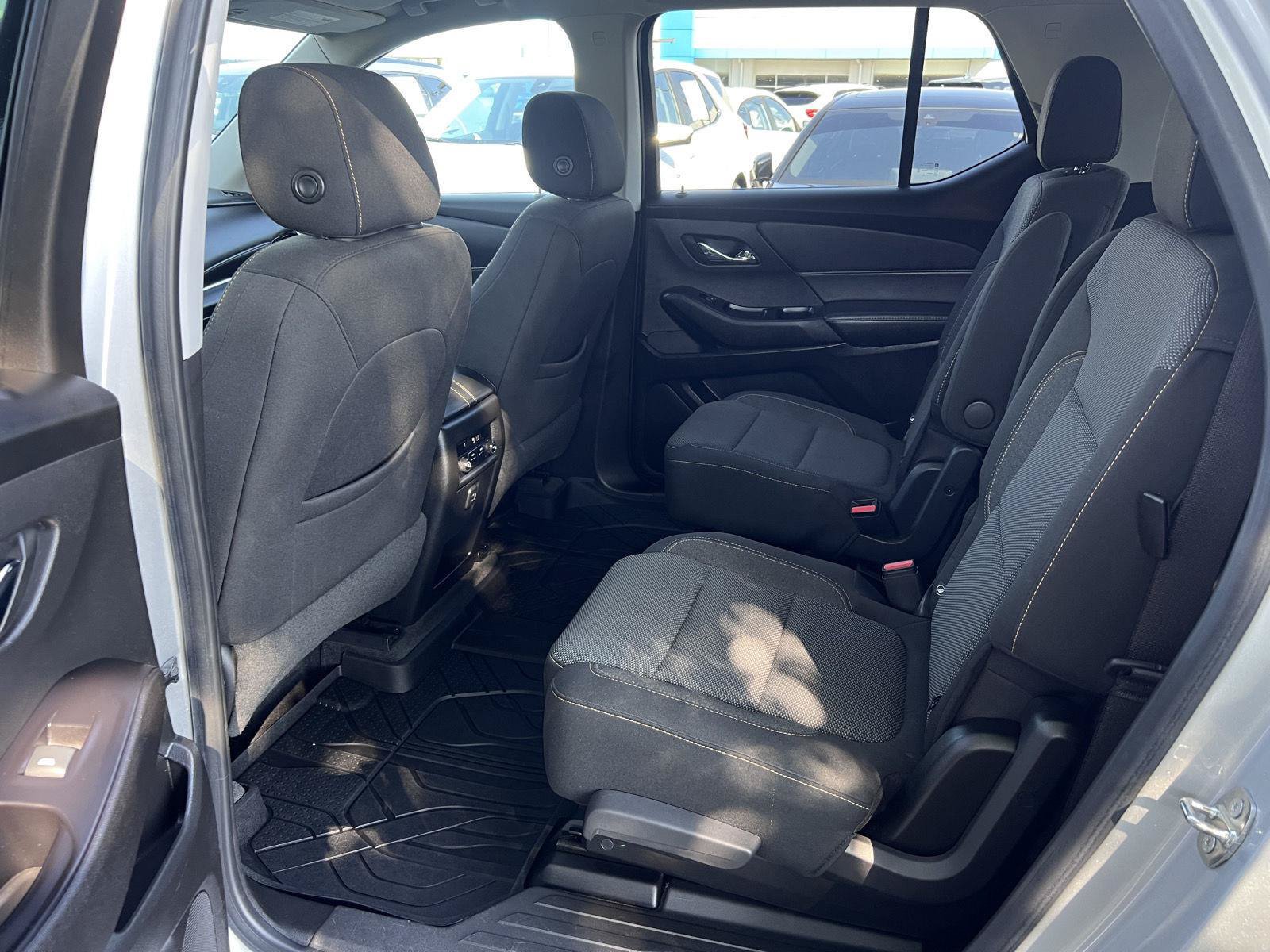 Used 2020 Chevrolet Traverse LT FWD image 16