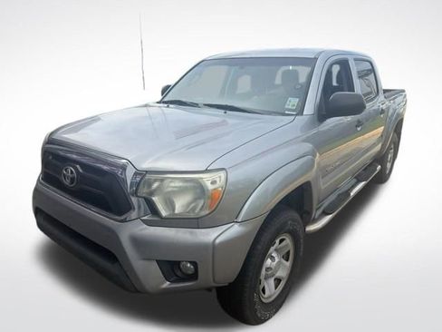 Used 2015 Toyota Tacoma PreRunner w/ SR5 Package image 3