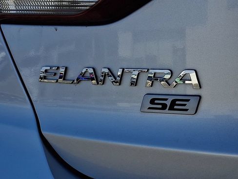Used 2018 Hyundai Elantra SE FWD image 30