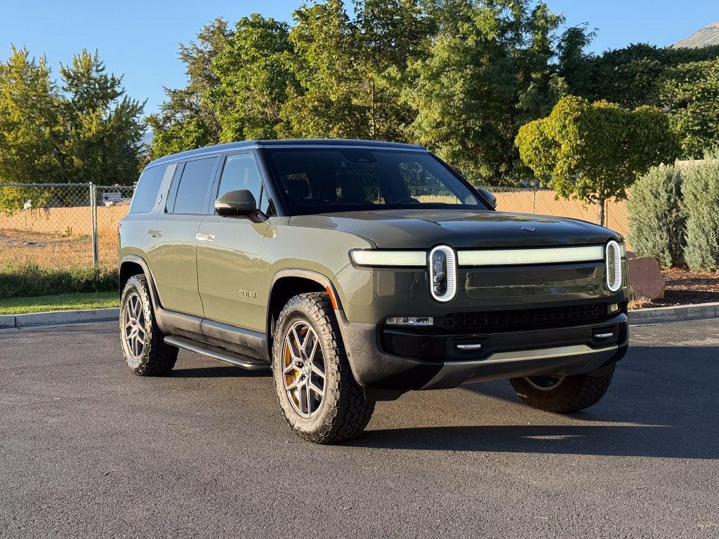 Used 2022 Rivian R1S Launch Edition Quad AWD/4WD image 1