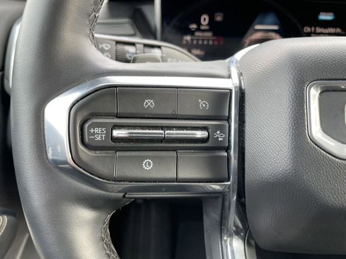 Used 2025 GMC Acadia Elevation image 17