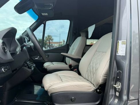 Used 2020 Mercedes-Benz Sprinter 2500 image 9