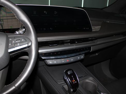 Used 2024 Cadillac XT4 Premium Luxury FWD image 29