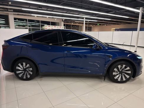 Used 2026 Tesla Model Y AWD image 16