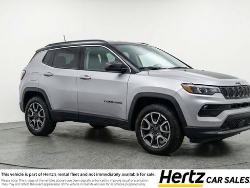 Used 2025 Jeep Compass Trailhawk AWD/4WD image 1