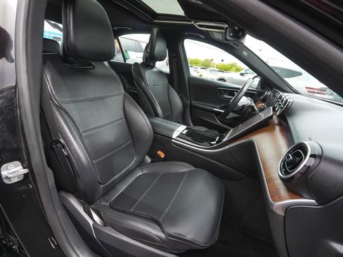 Used 2025 Mercedes-Benz C 300 4MATIC Sedan image 39