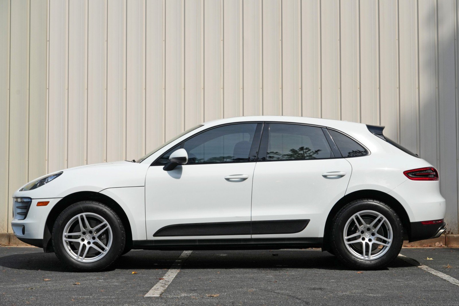 Used 2018 Porsche Macan AWD/4WD image 8
