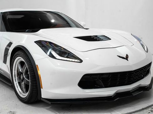 Used 2015 Chevrolet Corvette Z06 w/ 3LZ Preferred Equipment Group image 17