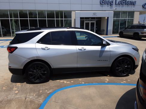 Used 2022 Chevrolet Equinox RS w/ RS Leather Package image 8