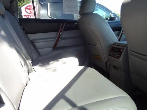 Used 2013 Toyota Highlander Limited AWD/4WD image 22