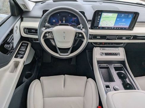 Used 2025 Lincoln Aviator Reserve w/ Equipment Group 201A image 15