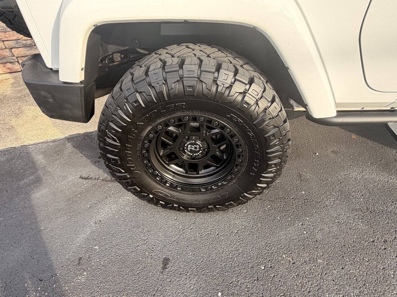 Used 2016 Jeep Wrangler Sahara w/ Dual Top Group AWD/4WD image 27