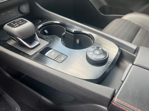 Used 2025 Nissan Rogue SV AWD/4WD image 19