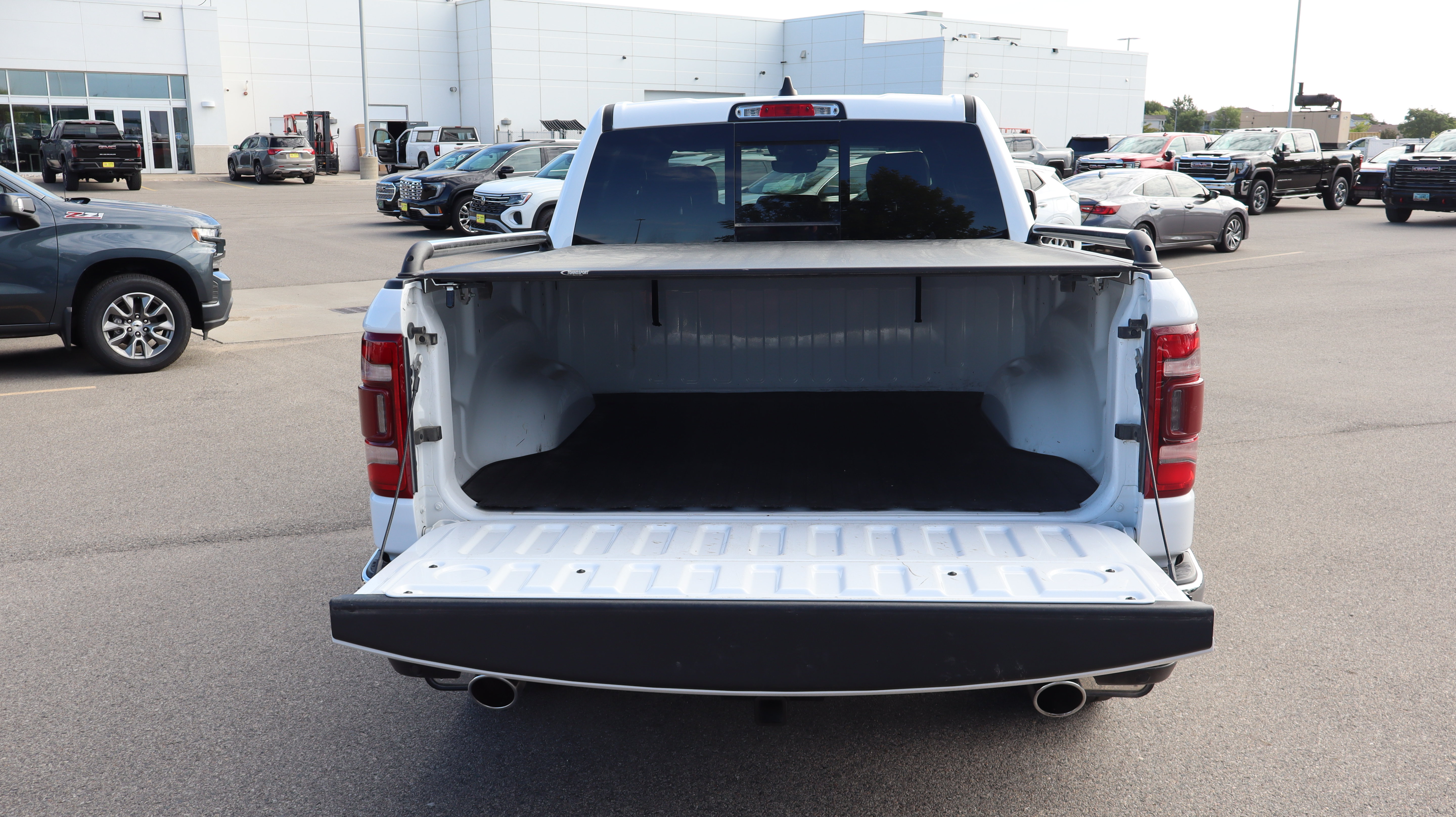 Used 2023 RAM 1500 Laramie AWD/4WD image 13