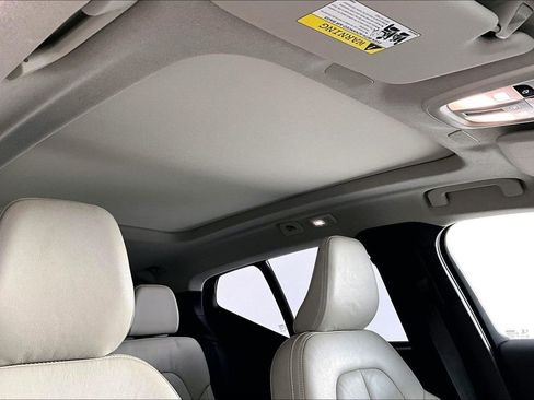 Certified 2023 Volvo XC40 B5 Plus image 23