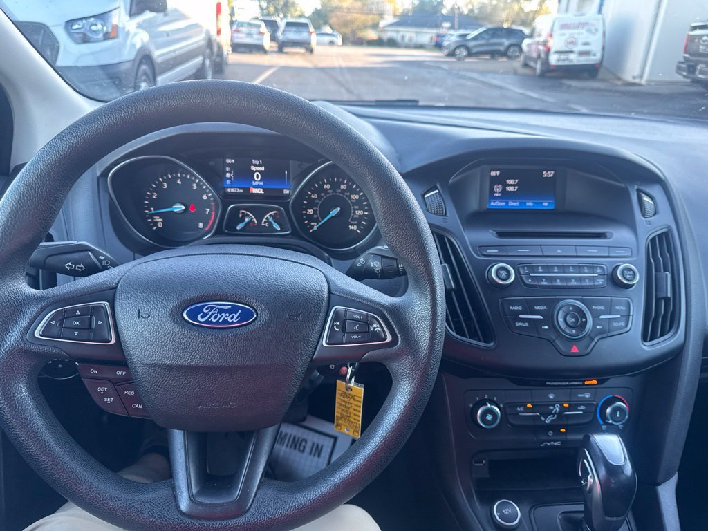 Used 2015 Ford Focus SE FWD image 14