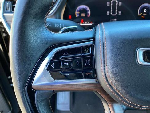 Used 2022 Jeep Grand Cherokee L Summit w/ Luxury Tech Group V image 17