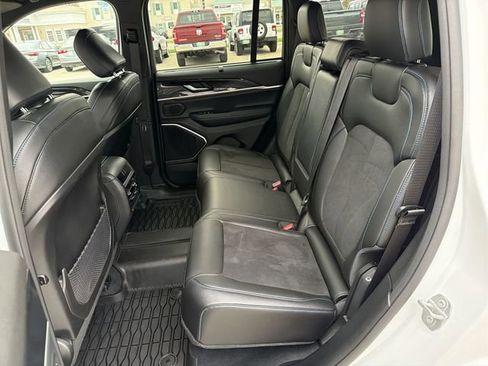 Used 2022 Jeep Grand Cherokee Trailhawk w/ Luxury Tech Group III AWD/4WD image 24