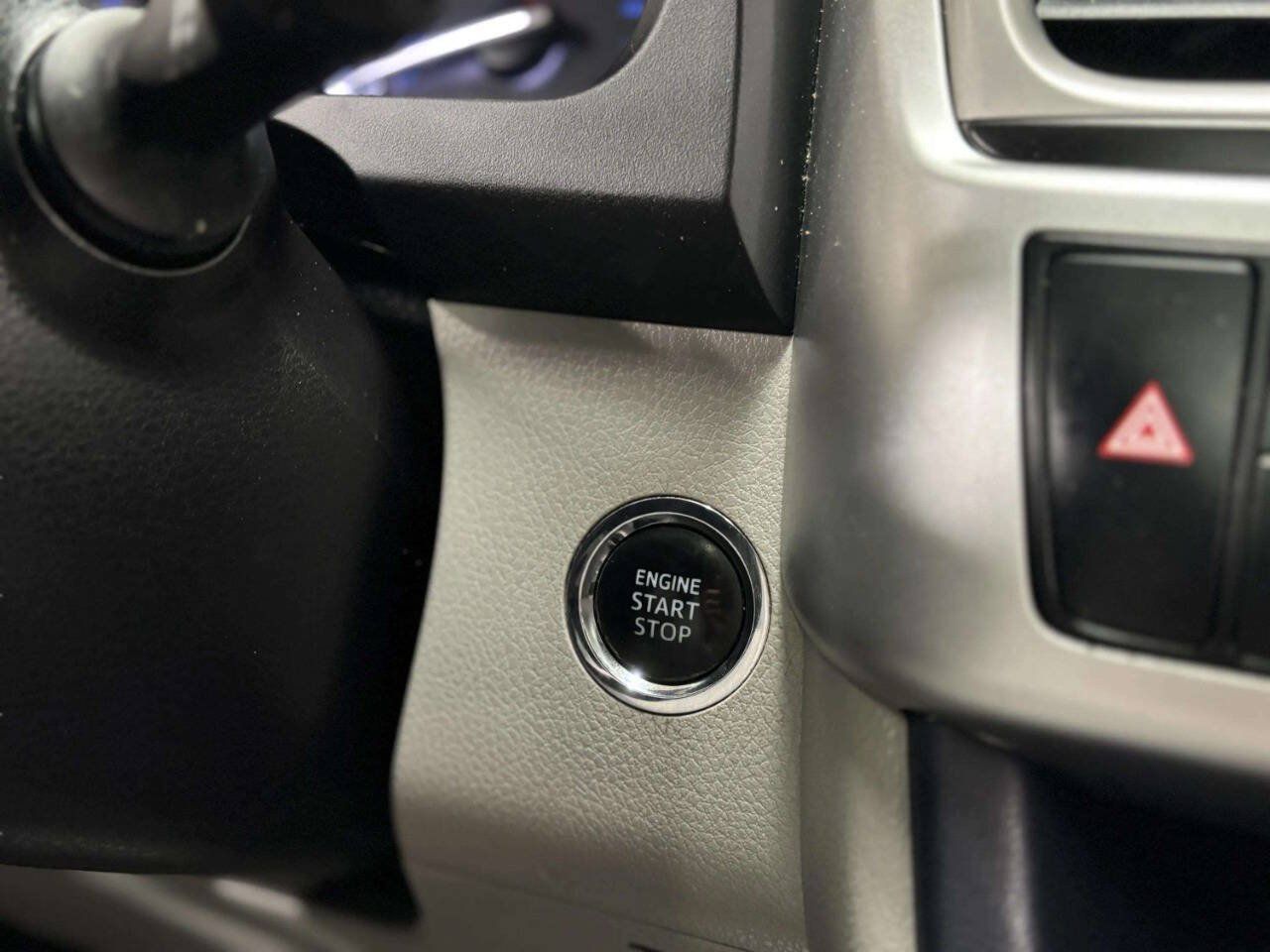 Used 2014 Toyota Highlander XLE AWD/4WD image 30