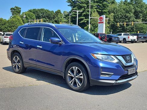 Used 2019 Nissan Rogue SV w/ Sun & Sound Touring Package AWD/4WD image 2