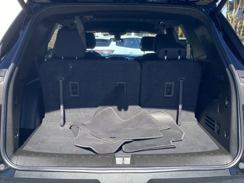 Used 2022 Chevrolet Traverse LT image 13