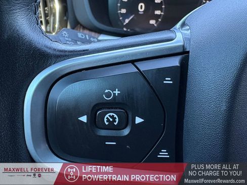 Used 2021 Volvo XC60 T5 Momentum w/ Premium Package image 12
