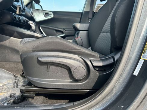 Used 2025 Kia Soul LX w/ LX Technology Package image 23