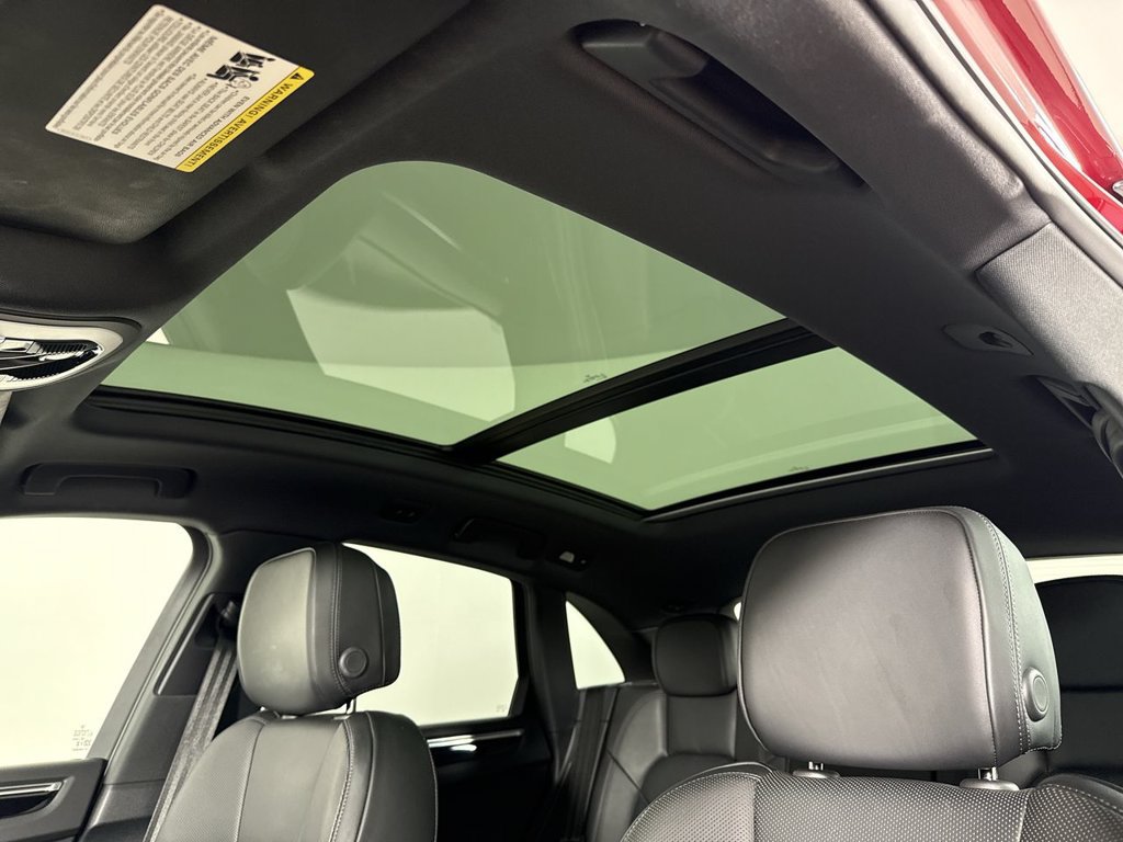 Certified 2025 Porsche Macan AWD/4WD image 42