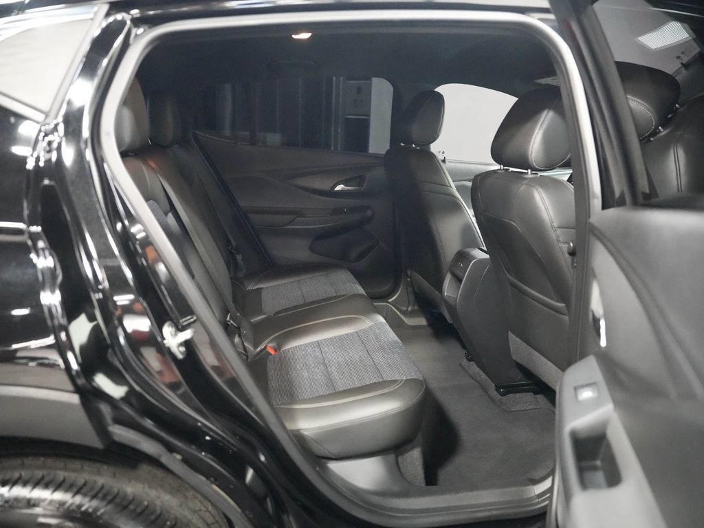 Used 2025 Buick Envista Preferred w/ Convenience I Package FWD image 32