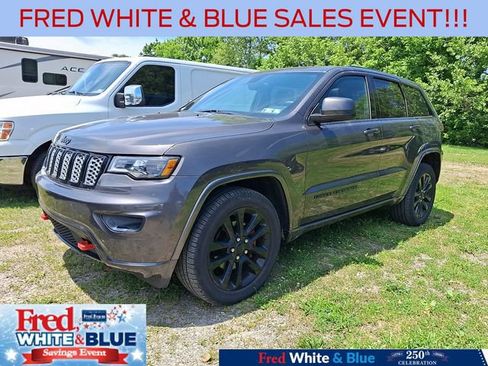 Used 2017 Jeep Grand Cherokee Altitude AWD/4WD image 3