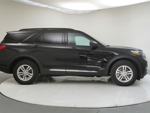 Used 2023 Ford Explorer XLT image 9