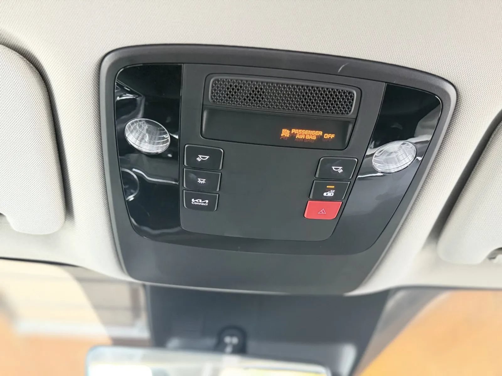 Used 2024 Kia Carnival EX FWD image 32