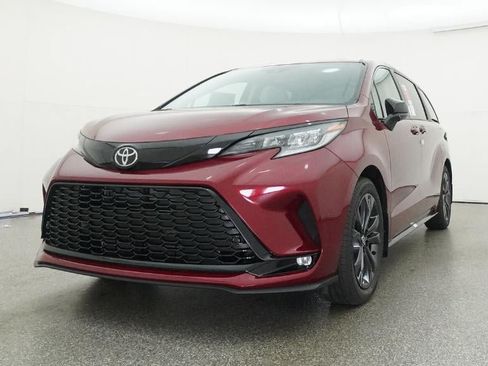 New 2026 Toyota Sienna XSE FWD image 32