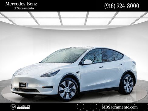 Used 2021 Tesla Model Y Long Range image 1