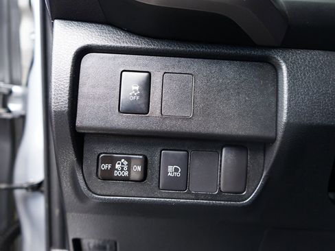 Used 2021 Toyota Tacoma SR5 w/ Technology Package image 13