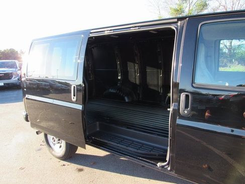 Used 2023 GMC Savana 3500 w/ Driver Convenience Package image 19