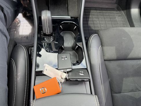 Used 2021 Volvo XC40 P8 Recharge w/ Advanced Package AWD/4WD image 16