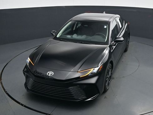 Used 2025 Toyota Camry XLE w/ Premium Plus Package FWD image 17