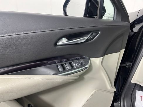 Used 2023 Cadillac XT4 Luxury w/ Cold Weather Package AWD/4WD image 16
