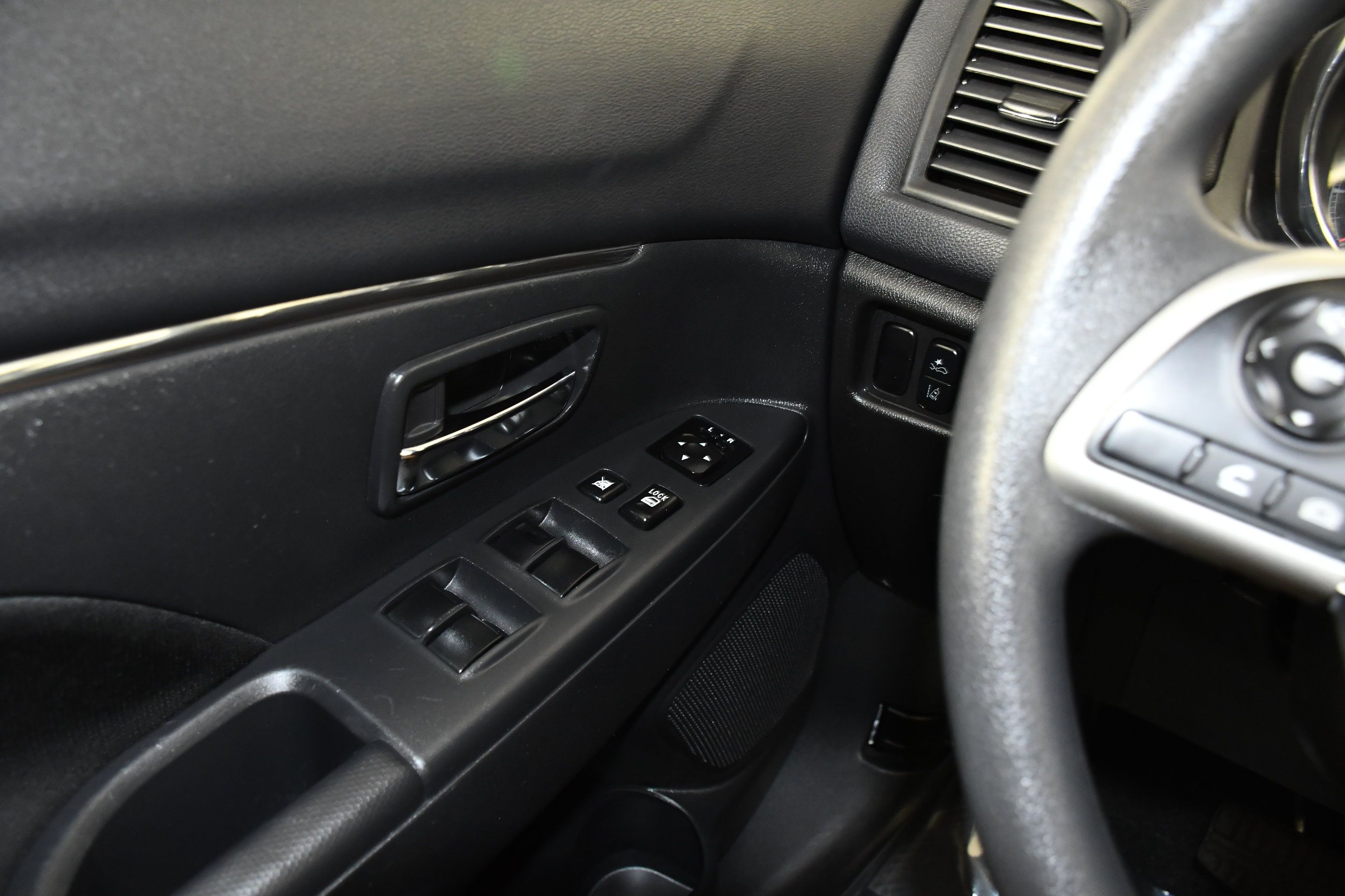 Used 2024 Mitsubishi Outlander Sport ES AWD/4WD image 31
