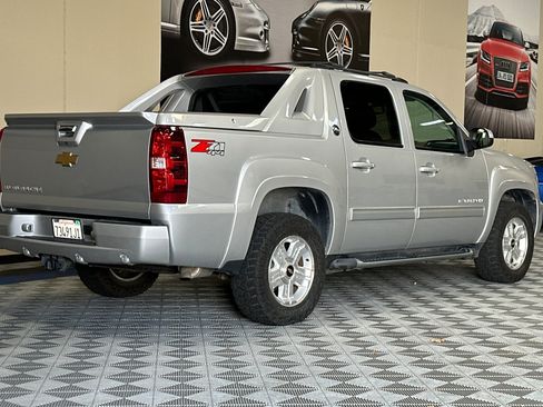Used 2013 Chevrolet Avalanche LT w/ Suspension Package, Off-Road AWD/4WD image 4
