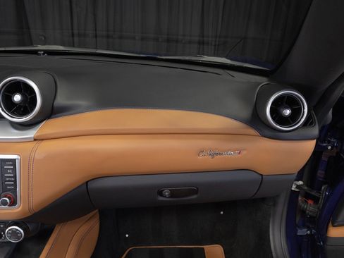 Used 2017 Ferrari California T RWD image 52