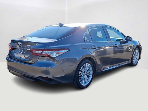 Certified 2019 Toyota Camry XLE image 6