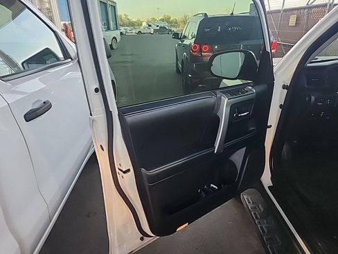 Used 2015 Toyota 4Runner SR5 Premium image 14