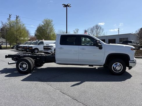 New 2026 Chevrolet Silverado 3500 LT AWD/4WD image 9